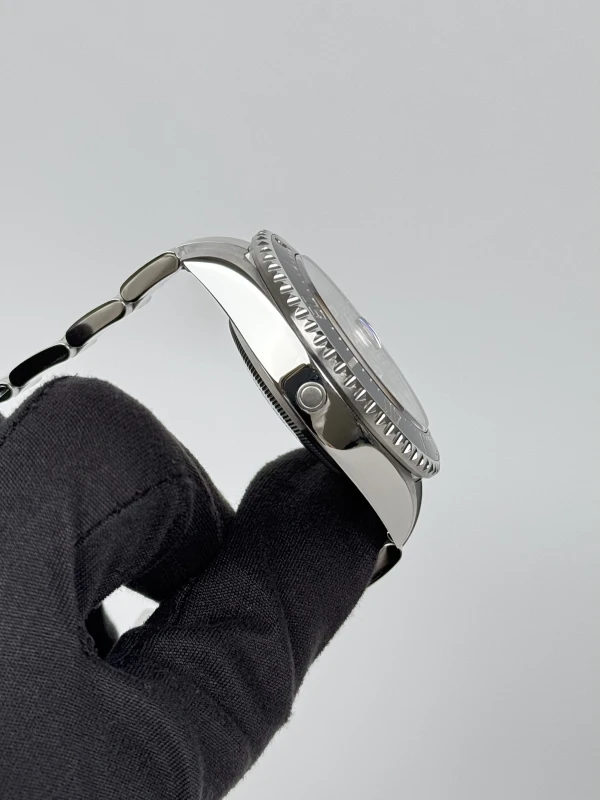 Rolex 4000 126600-0001 3
