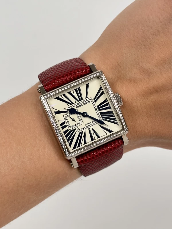 Roger Dubuis Golden square 9