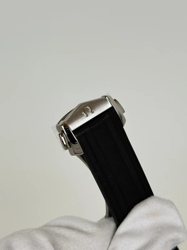 Omega DIVER 300M 210.32.42.20.06.002 6