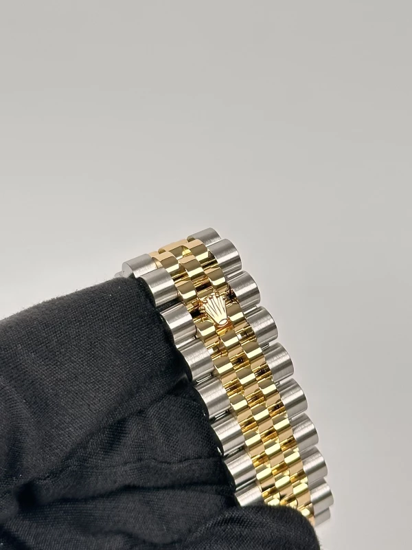 Rolex 36 mm, steel, yellow gold and diamonds 116243-0035 7