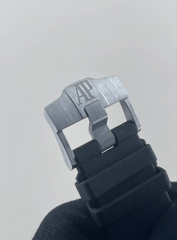 Audemars Piguet Chronograph 44mm 26400IO.OO.A004CA.01 6