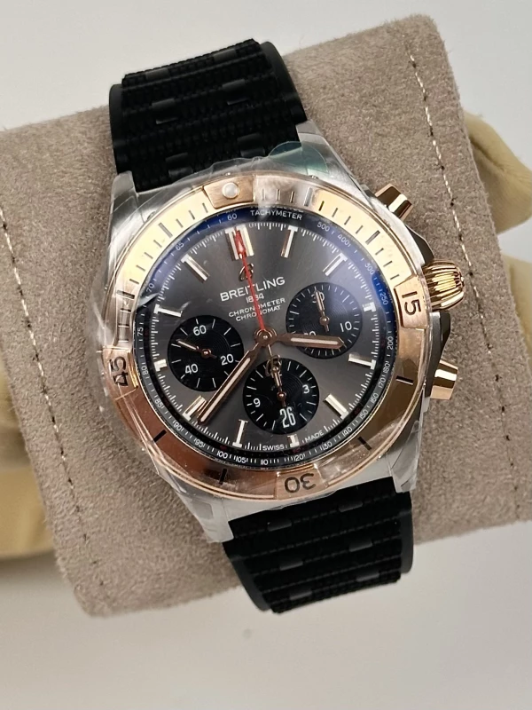 Breitling B01 42 UB0134101B1S1 3