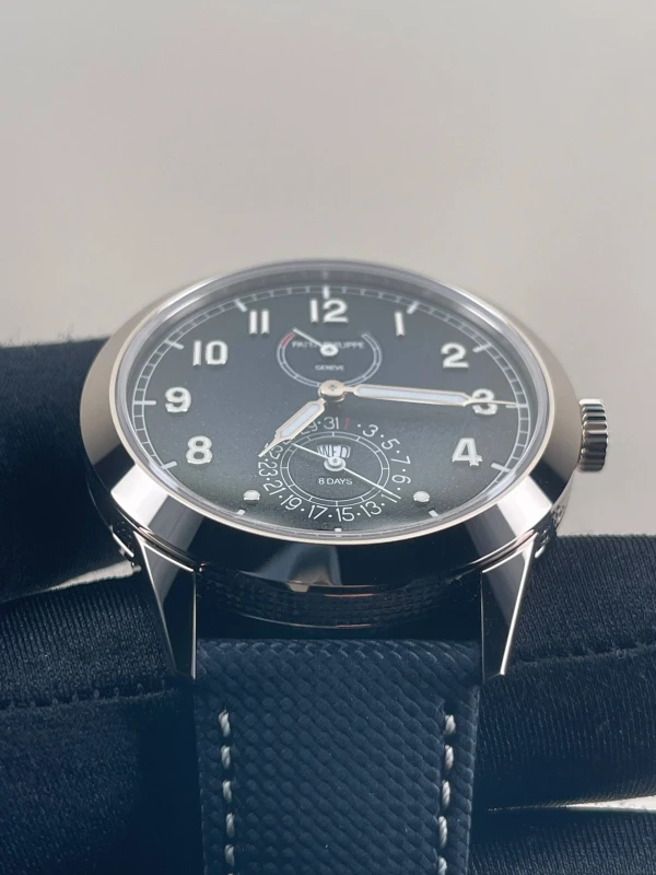 Patek Philippe 8-DAY POWER RESERVE. INSTANTANEOUS DAY AND DATE. 5328G-001 4