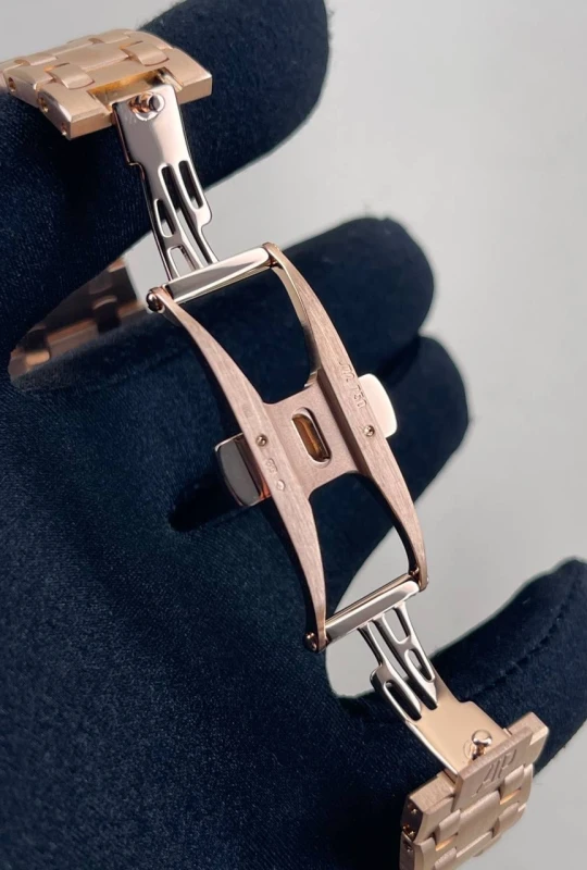 Audemars Piguet Royal Oak Quartz Gold 67621OR.ZZ.D010CA.01 6