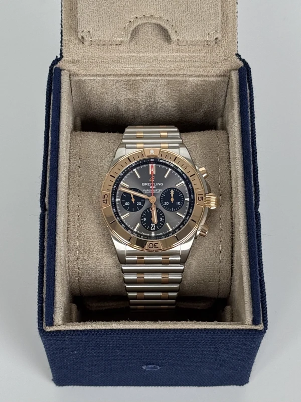 Breitling B01 42 UB0134101B1U1 5