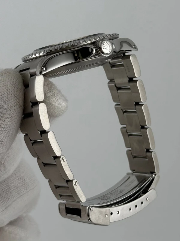Rolex 40mm Steel  14060M 6