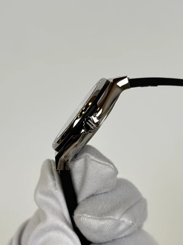 Hublot 33 MM Quartz Titanium 581.NX.1470.RX.1104 6