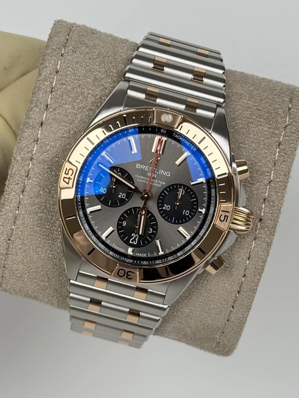 Breitling B01 42 UB0134101B1U1 3