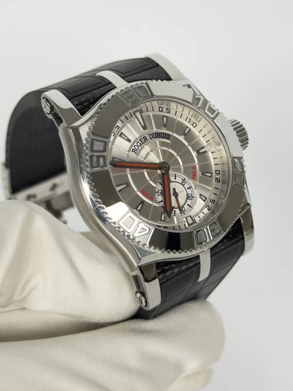 Roger Dubuis EASYDIVER SE46 SE46 14 9 3.53R 3
