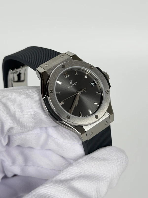 Hublot Quartz 33 581.NX.7071.RX 2