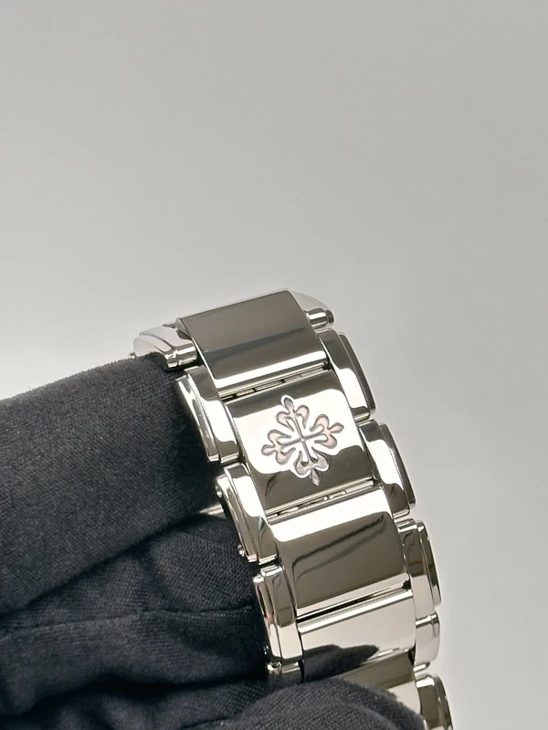 Patek Philippe 4910/10 4910/10A-010 8