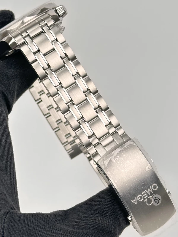 Omega Diver 300M Omega Co‑Axial Master Chronometer 42 mm 210.30.42.20.01.002 5