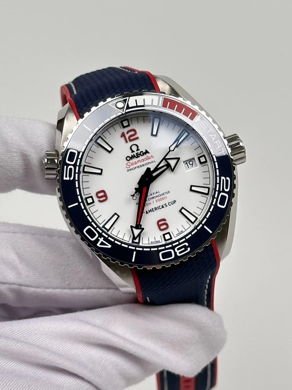 Omega Planet Ocean 600 m 215.32.43.21.04.001 3