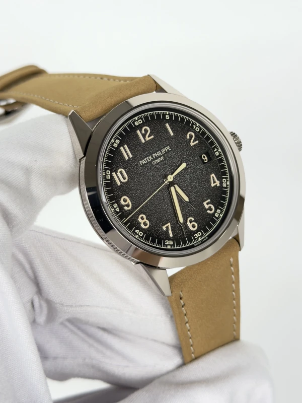 Patek Philippe Calatrava 5226G-001 2