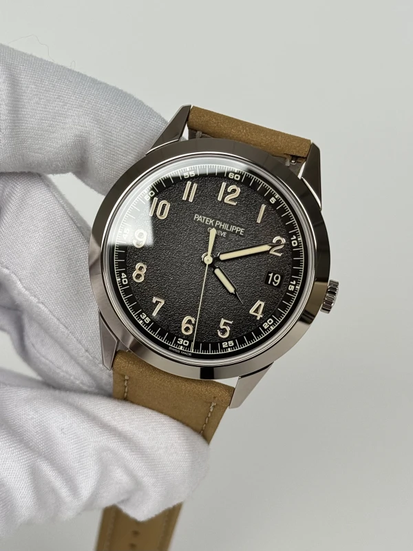 Patek Philippe Calatrava 5226G-001 4