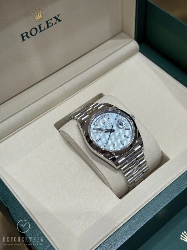 Rolex 40 mm Platinum 228206-0004 3