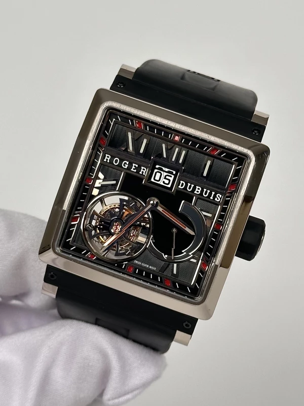 Roger Dubuis Flying Tourbillon Large Date RDDBKS0003 4