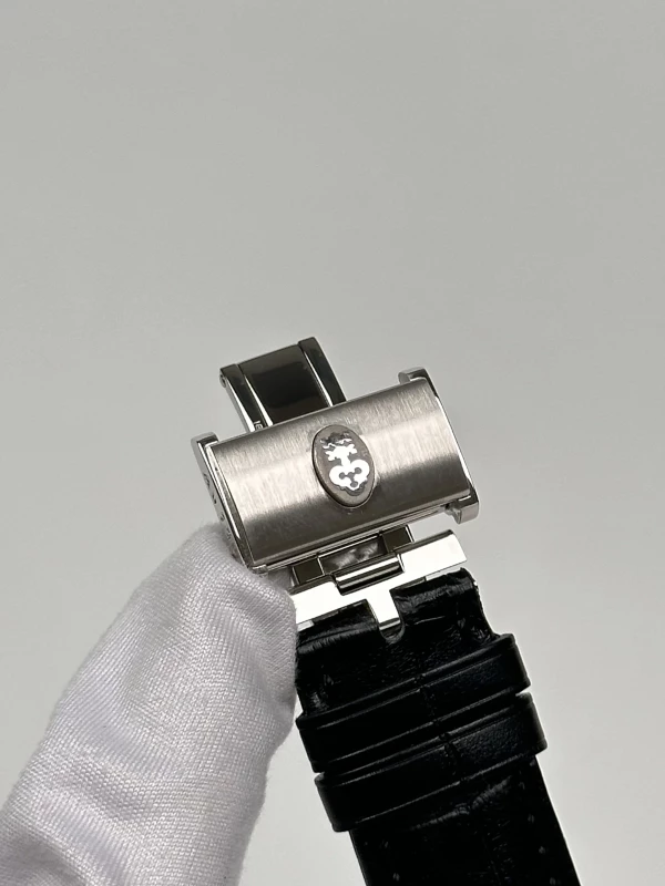 Corum SAPHIR 372.551.70 0001 0000 8