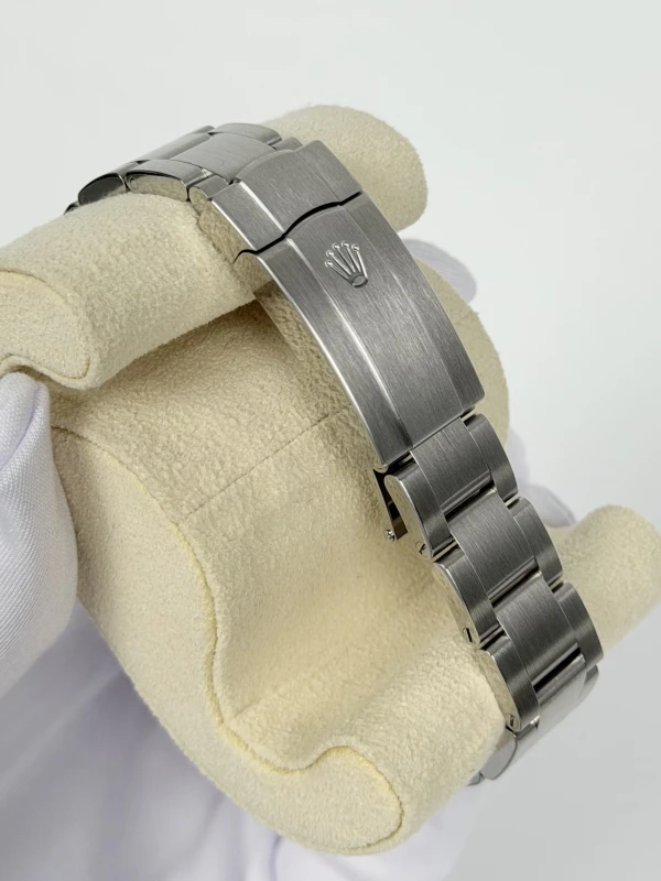 Rolex 34 mm Steel 124200 4