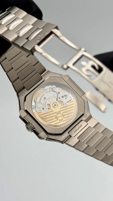 Patek Philippe 7128/1G-001 8