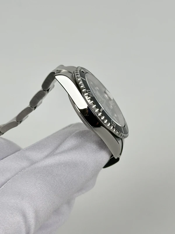 Rolex Date 40mm 16610T 3