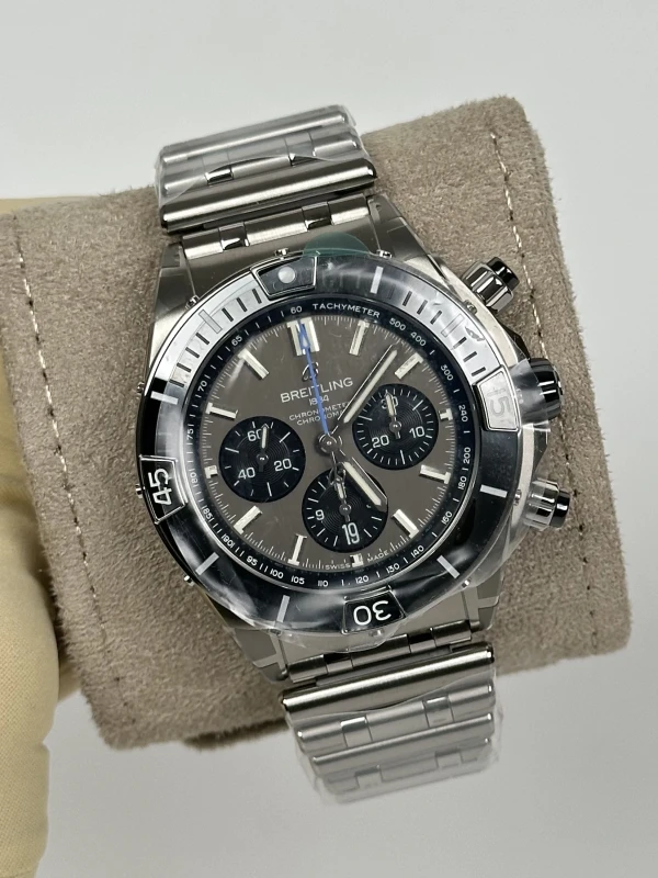 Breitling B01 44 EB0136251M1E1 3