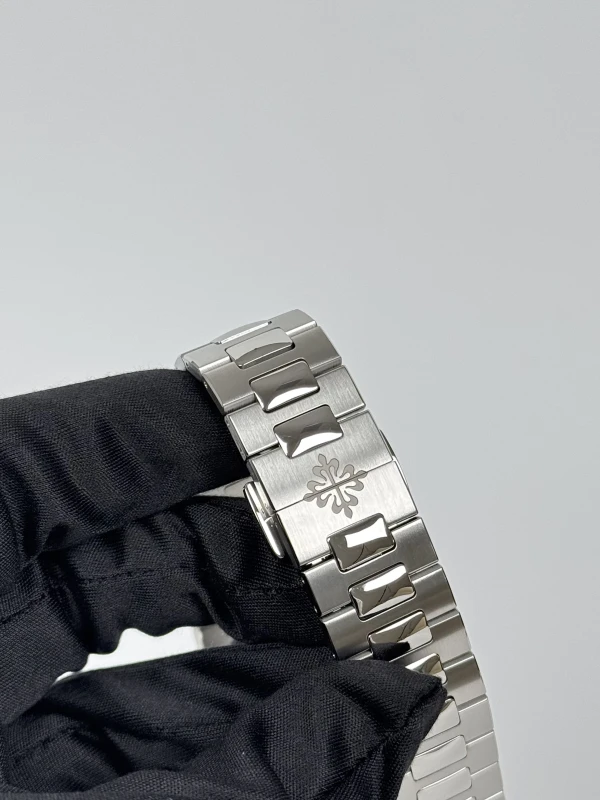 Patek Philippe TRAVEL TIME CHRONOGRAPH  5990/1A-011 7