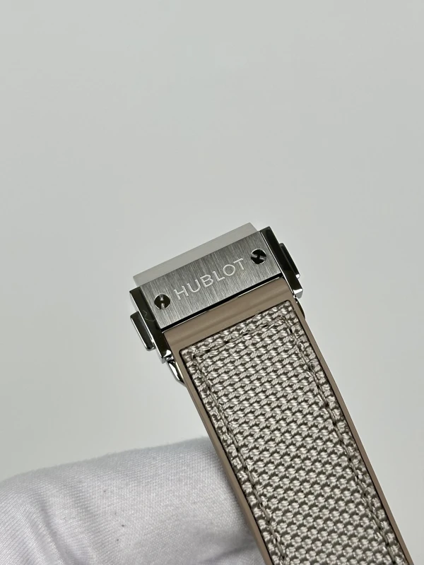 Hublot CLASSIC FUSION ESSENTIAL TAUPE 542.NX.4610.NR.HEC25 8