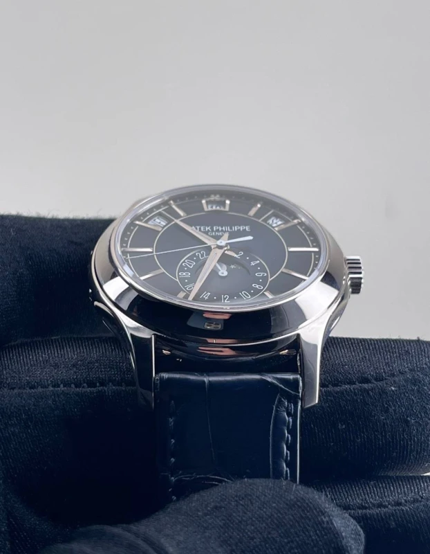 Patek Philippe ANNUAL CALENDAR 5205 5205G-013 4