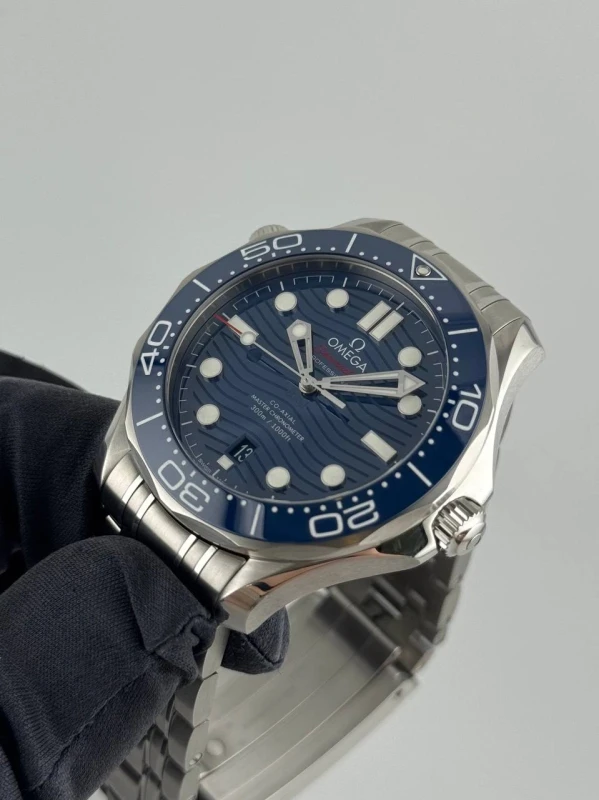Omega DIVER 300M 210.30.42.20.03.001 5