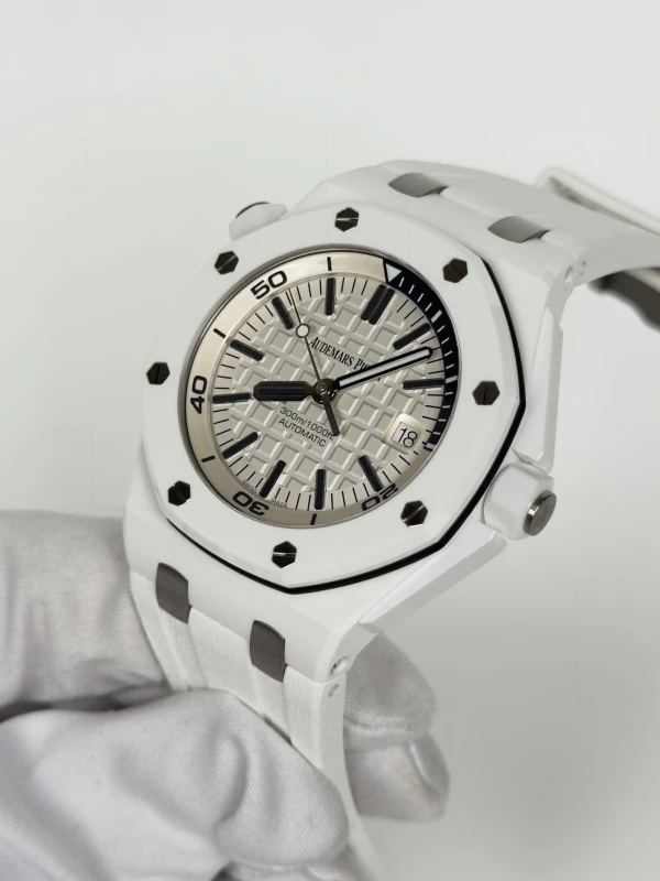 Audemars Piguet 15707CB.OO.A010CA.01 4