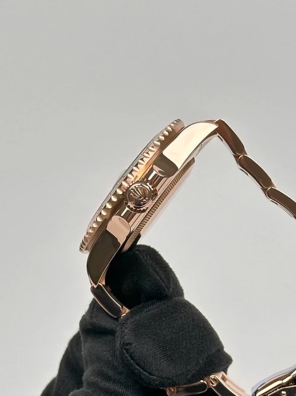 Rolex 40 mm, Everose gold 126715CHNR-0001 4