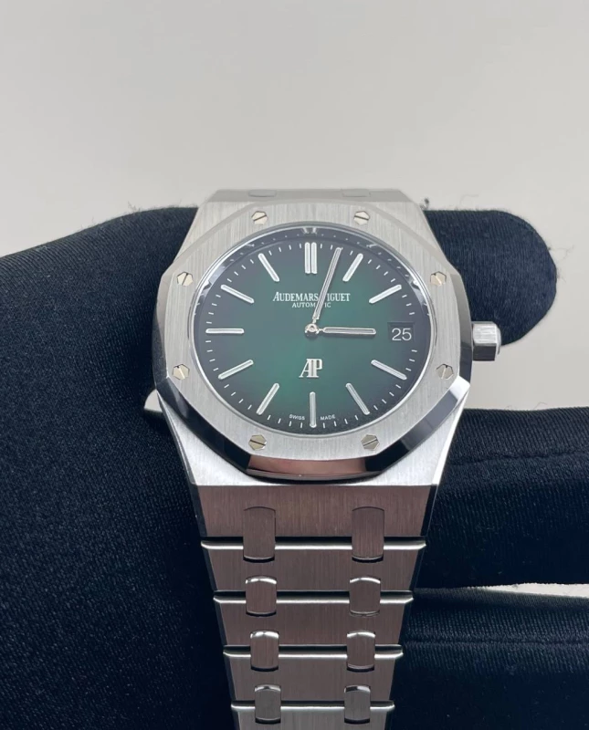 Audemars Piguet Extra-Thin Royal Oak 'Jumbo' 15202PT.OO.1240PT.01 5