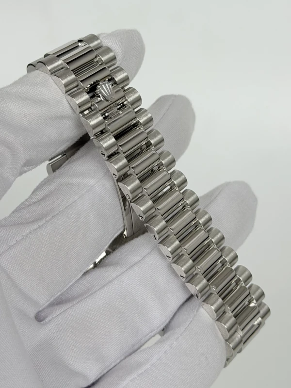 Rolex 40 mm Platinum 228206-0004 4