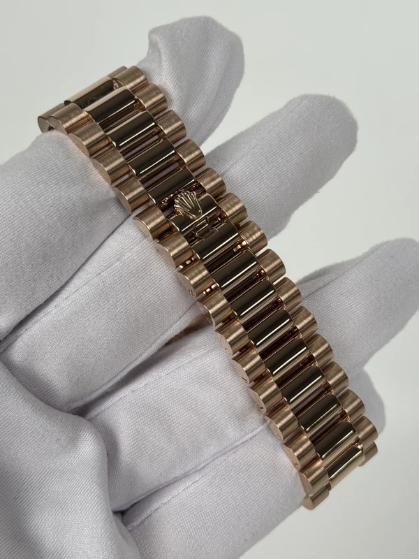 Rolex 40 mm Everose Gold  228235-0002 3