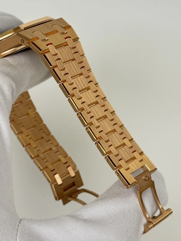 Audemars Piguet Royal Oak Selfwinding 37 mm 15551OR.ZZ.1356OR.06 5