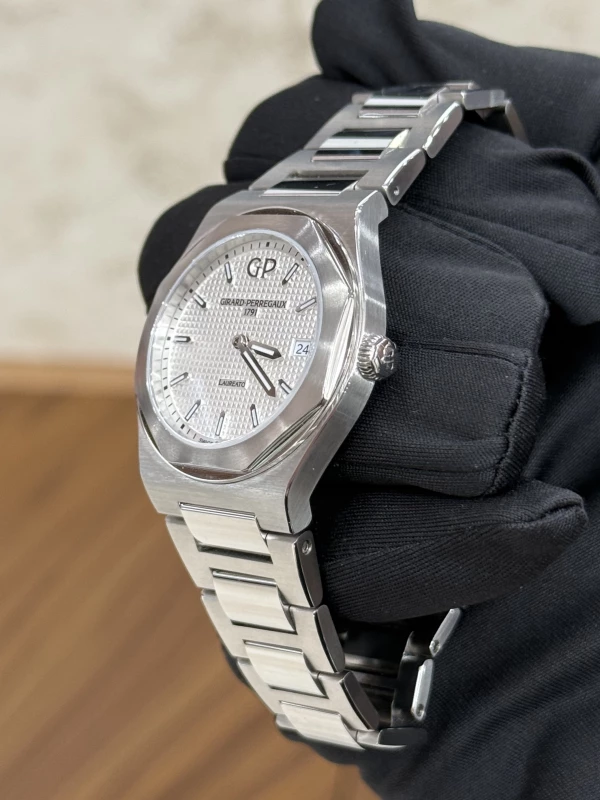 Girard Perregaux 34 mm 80189-11-131-11A 3