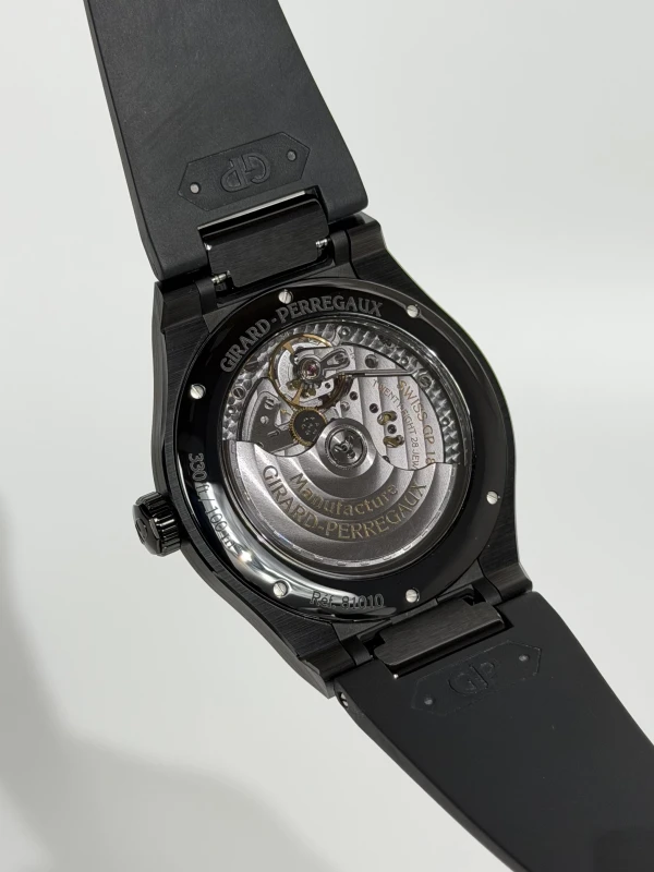 Girard Perregaux 42 mm 81010-32-631-FK6A 7