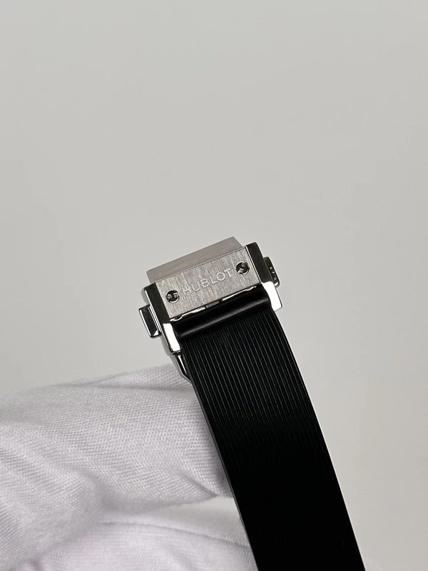 Hublot 33 MM Quartz Titanium 581.NX.1170.RX.1104 8