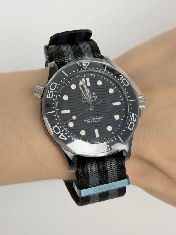 Omega Diver 300m Co Axial Master Chronometer 210.92.44.20.01.002 6
