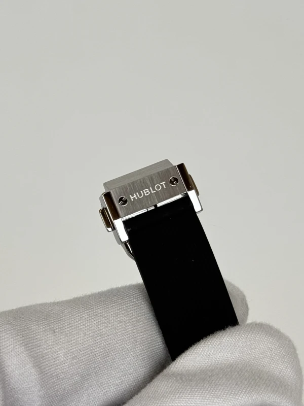 Hublot 33 MM Quartz Titanium 581.NX.1470.RX.1104 8