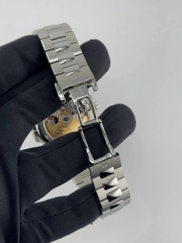 Patek Philippe TRAVEL TIME CHRONOGRAPH 5990/1A-001 8