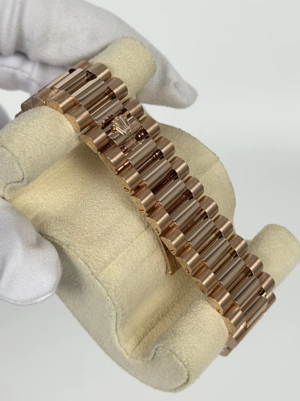 Rolex 40 mm Everose Gold  228235-0001 4