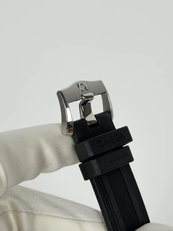Omega Seamaster Diver 300M On Her Majesty’s Secret Service 50th Anniversary 210.22.42.20.01.004 210.22.42.20.01.004 5