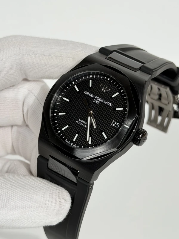 Girard Perregaux 42 mm 81010-32-631-FK6A 4