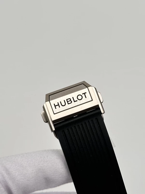 Hublot  Meca-10 45mm 414.ni.1123.rx 8