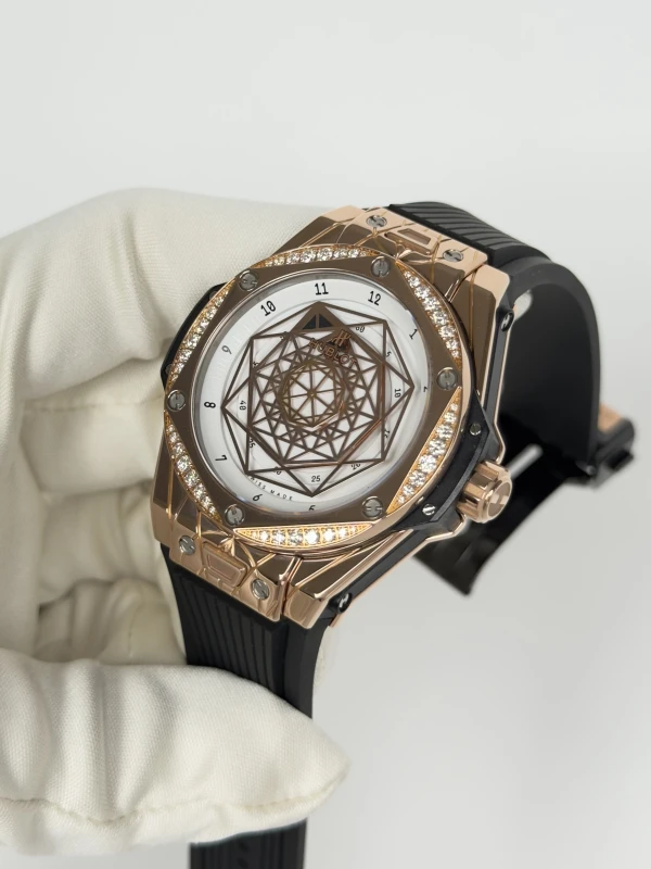 Hublot One Click Sang Bleu King Gold White Diamonds 39 mm 465.OS.2028.VR.1204.MXM19 3