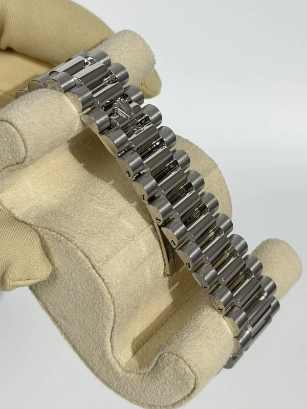 Rolex 40 mm, platinum 228206-0036 6