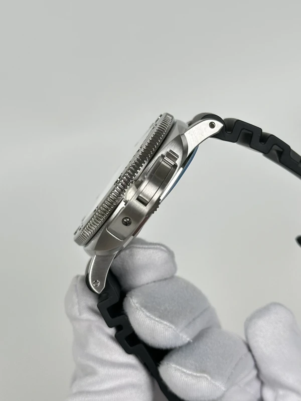 Panerai Submersible QuarantaQuattro PAM01596 6