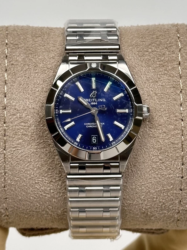 Breitling 32 A77310101C1A1 2